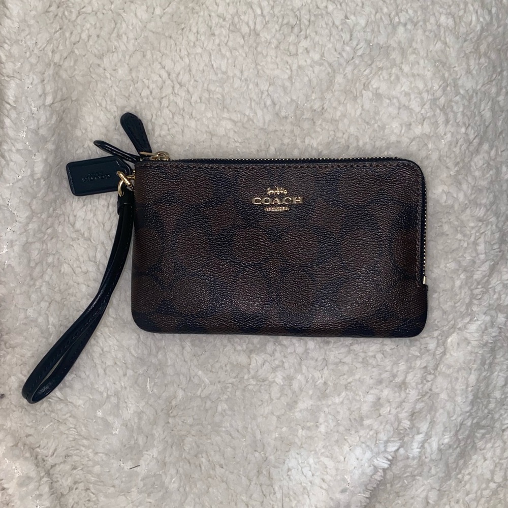 Double Corner Zip Wristlet
